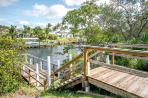 Waterfront corner 2/1 Apt